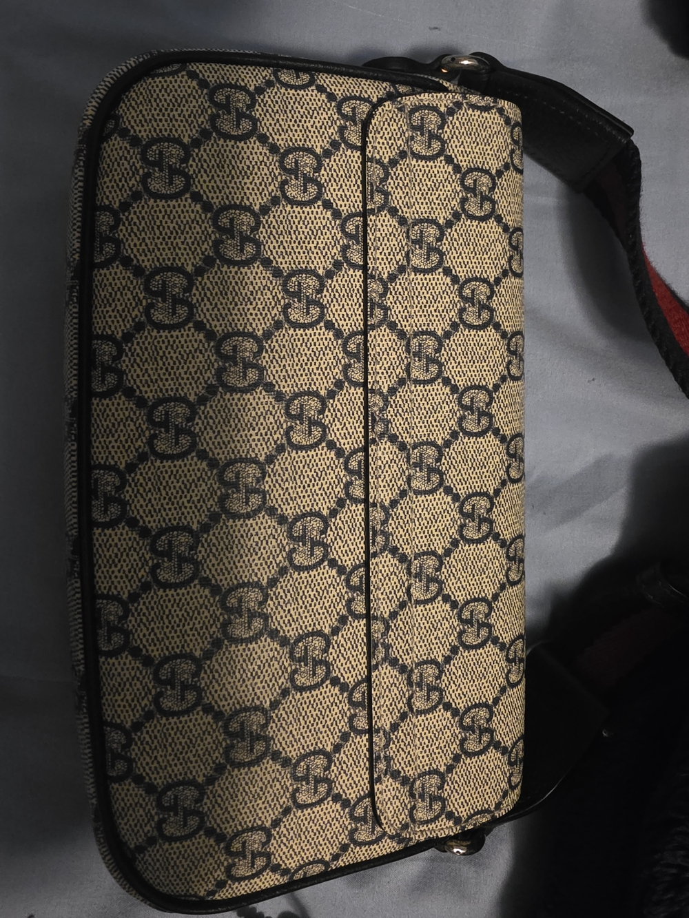 Gucci Beige GG Supreme Shoulder Bag with Navy Logo - Picture 3 of 7